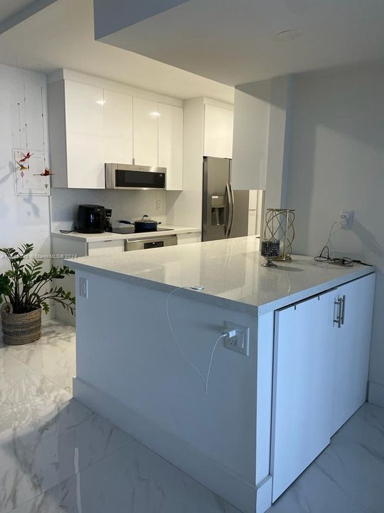 最近售出: $520,000 (1 贝兹, 1 浴室, 835 平方英尺)