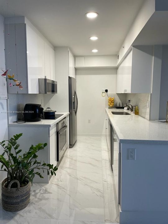 最近售出: $520,000 (1 贝兹, 1 浴室, 835 平方英尺)