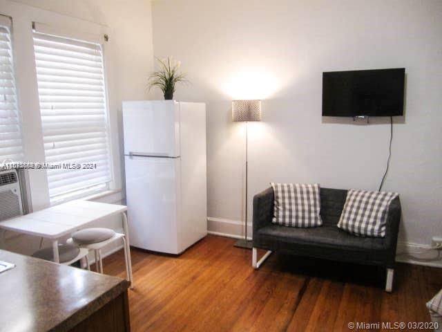 Active With Contract: $179,000 (0 beds, 1 baths, 255 Square Feet)