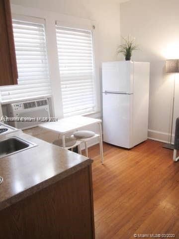 Active With Contract: $179,000 (0 beds, 1 baths, 255 Square Feet)