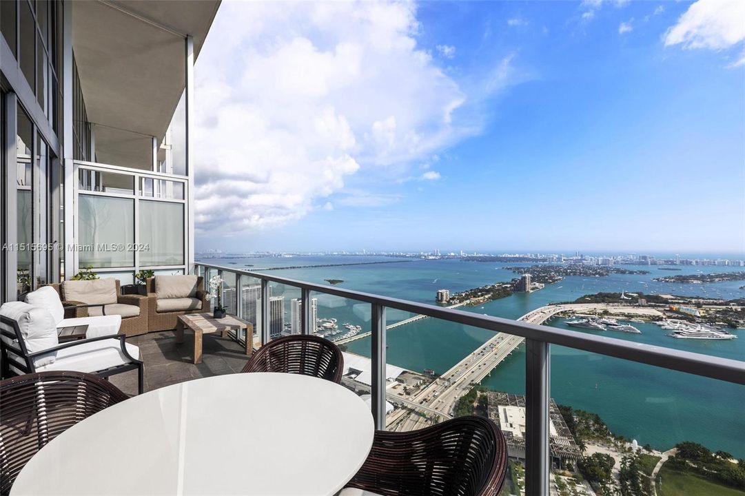Active With Contract: $4,790,000 (3 beds, 4 baths, 3831 Square Feet)