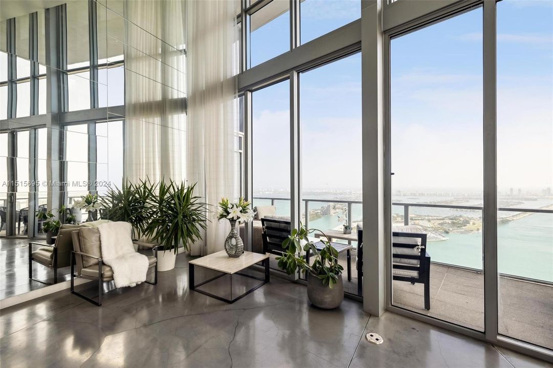 Active With Contract: $4,790,000 (3 beds, 4 baths, 3831 Square Feet)