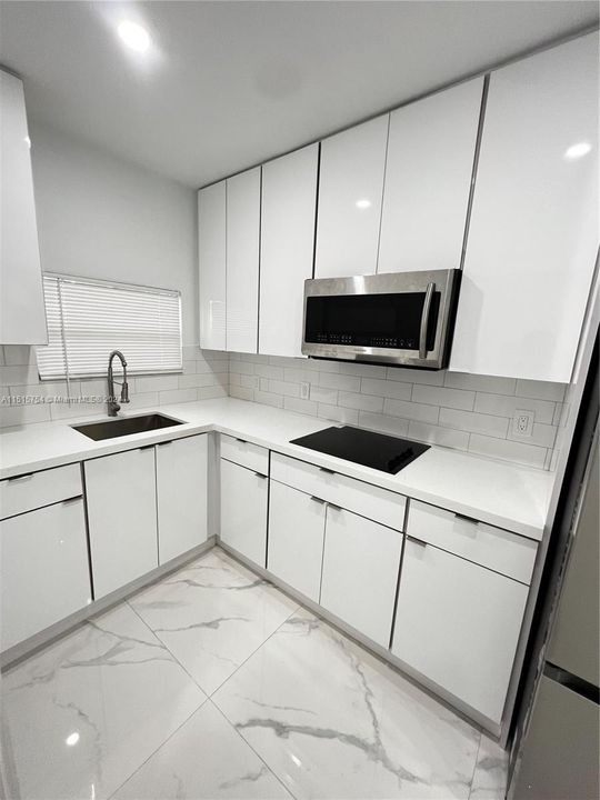 Recently Rented: $2,550 (2 beds, 1 baths, 2387 Square Feet)