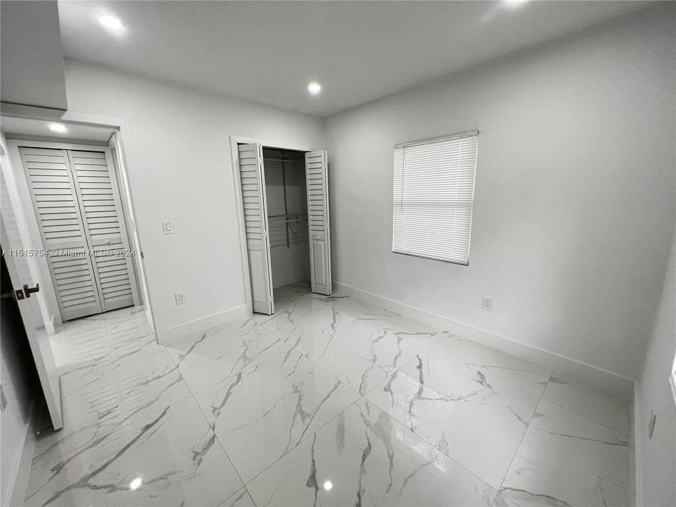 Recently Rented: $2,550 (2 beds, 1 baths, 2387 Square Feet)