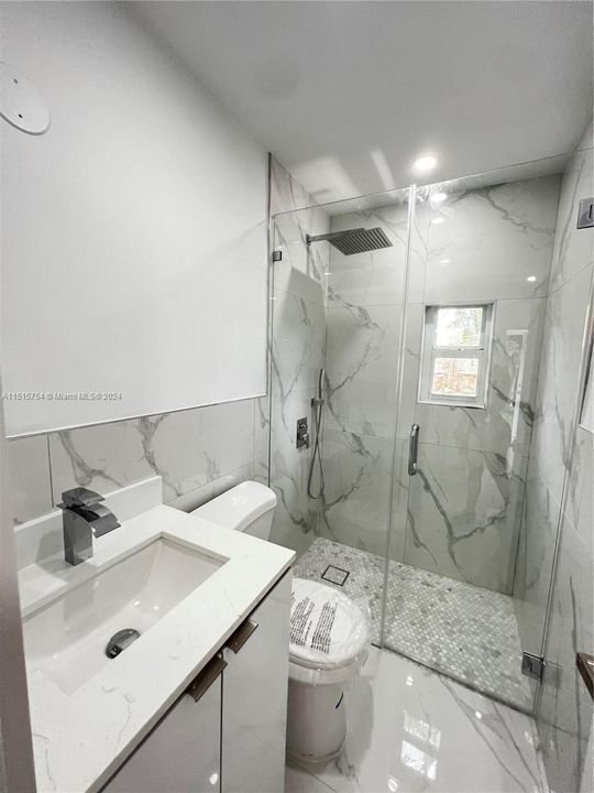 Recently Rented: $2,550 (2 beds, 1 baths, 2387 Square Feet)