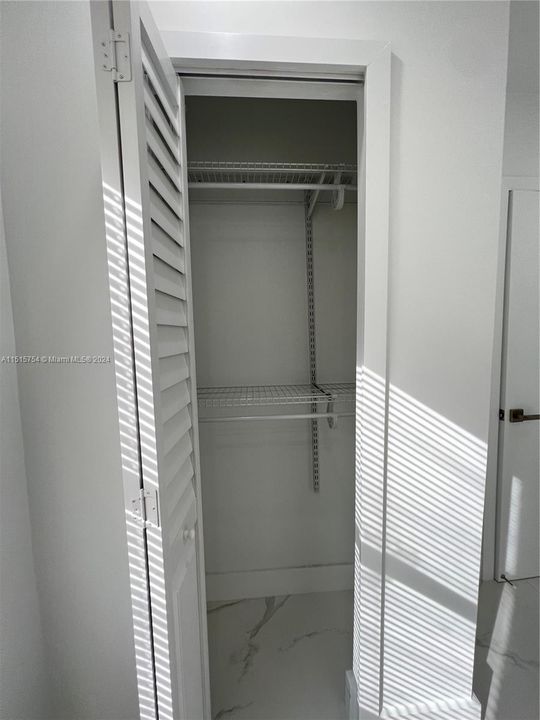 Recently Rented: $2,550 (2 beds, 1 baths, 2387 Square Feet)