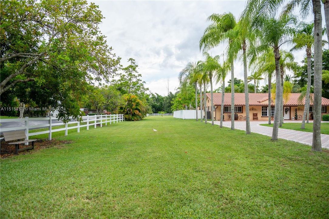 Recently Sold: $1,850,000 (5 beds, 3 baths, 3064 Square Feet)