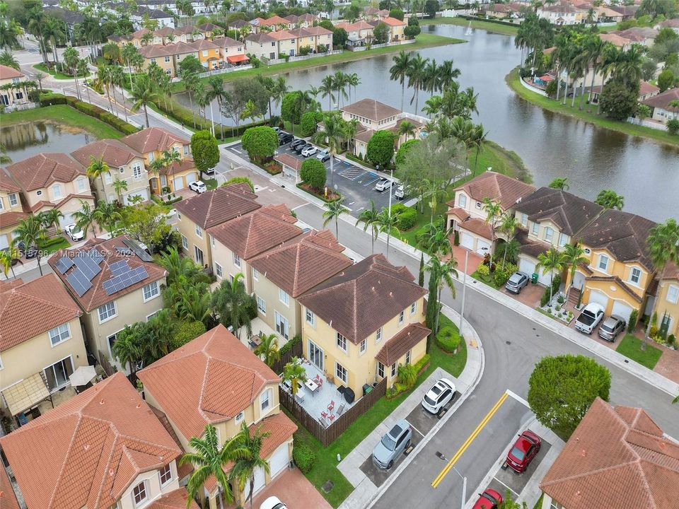 最近售出: $680,000 (4 贝兹, 3 浴室, 2306 平方英尺)