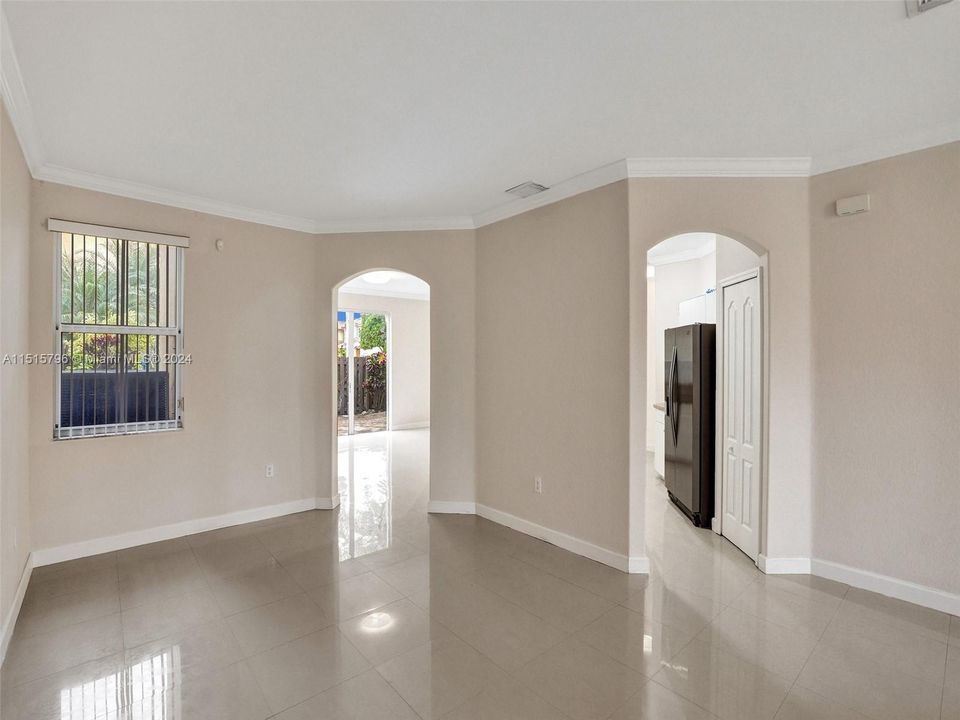 最近售出: $680,000 (4 贝兹, 3 浴室, 2306 平方英尺)