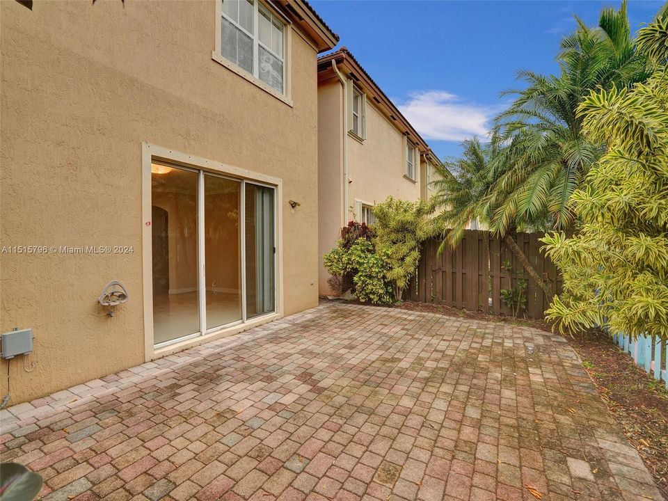 最近售出: $680,000 (4 贝兹, 3 浴室, 2306 平方英尺)