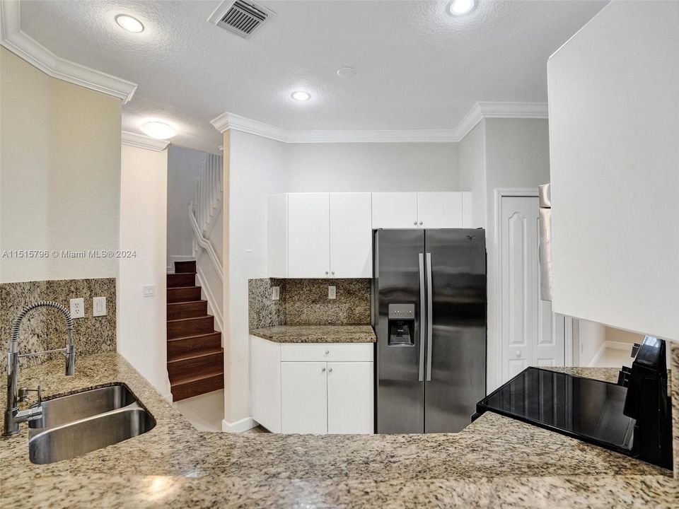 最近售出: $680,000 (4 贝兹, 3 浴室, 2306 平方英尺)