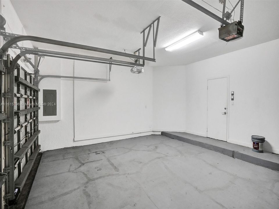 最近售出: $680,000 (4 贝兹, 3 浴室, 2306 平方英尺)