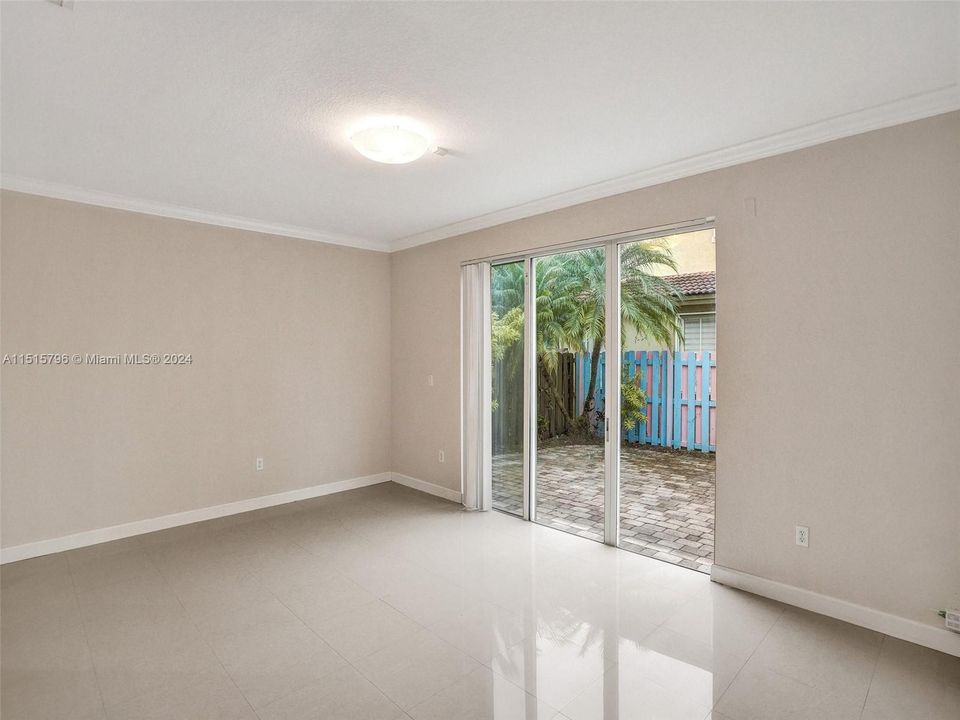 最近售出: $680,000 (4 贝兹, 3 浴室, 2306 平方英尺)