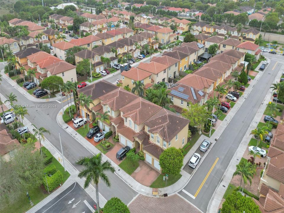 最近售出: $680,000 (4 贝兹, 3 浴室, 2306 平方英尺)