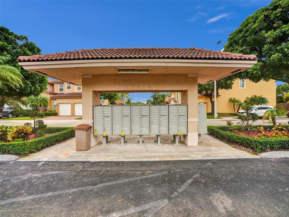 最近售出: $680,000 (4 贝兹, 3 浴室, 2306 平方英尺)