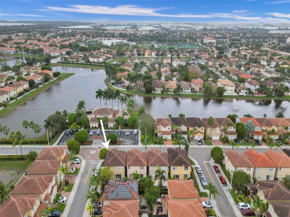 最近售出: $680,000 (4 贝兹, 3 浴室, 2306 平方英尺)