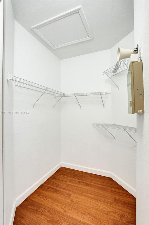 最近售出: $680,000 (4 贝兹, 3 浴室, 2306 平方英尺)