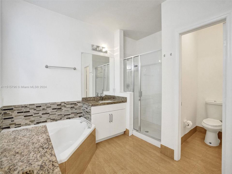 最近售出: $680,000 (4 贝兹, 3 浴室, 2306 平方英尺)