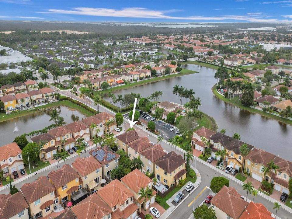 最近售出: $680,000 (4 贝兹, 3 浴室, 2306 平方英尺)