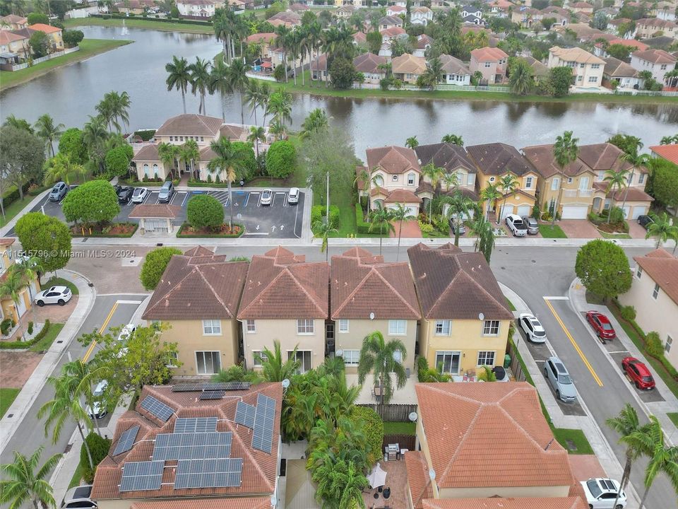 最近售出: $680,000 (4 贝兹, 3 浴室, 2306 平方英尺)