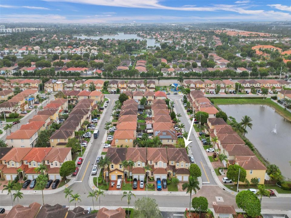 最近售出: $680,000 (4 贝兹, 3 浴室, 2306 平方英尺)