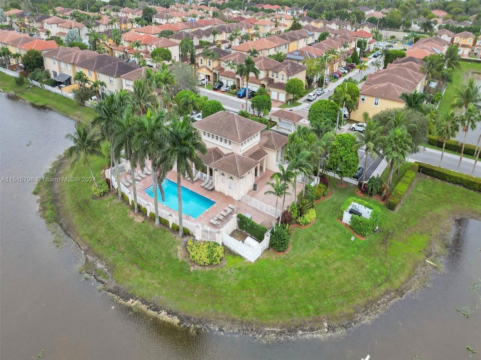 最近售出: $680,000 (4 贝兹, 3 浴室, 2306 平方英尺)