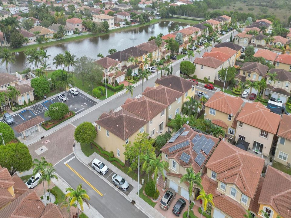 最近售出: $680,000 (4 贝兹, 3 浴室, 2306 平方英尺)