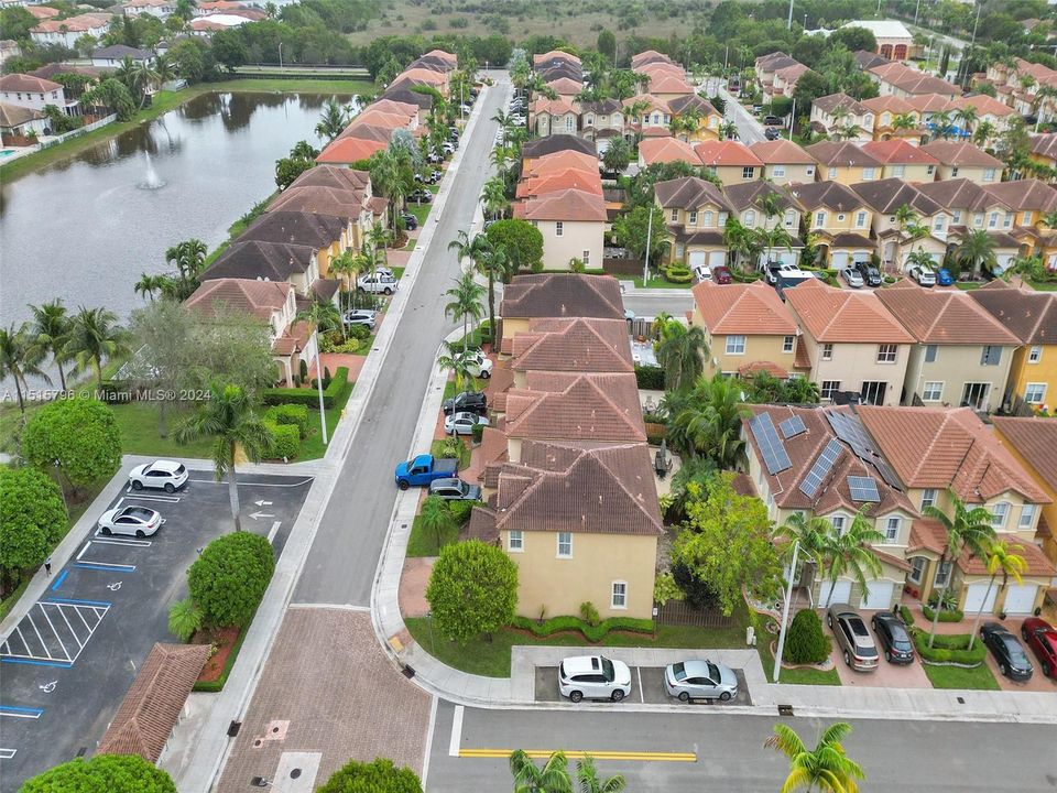 最近售出: $680,000 (4 贝兹, 3 浴室, 2306 平方英尺)