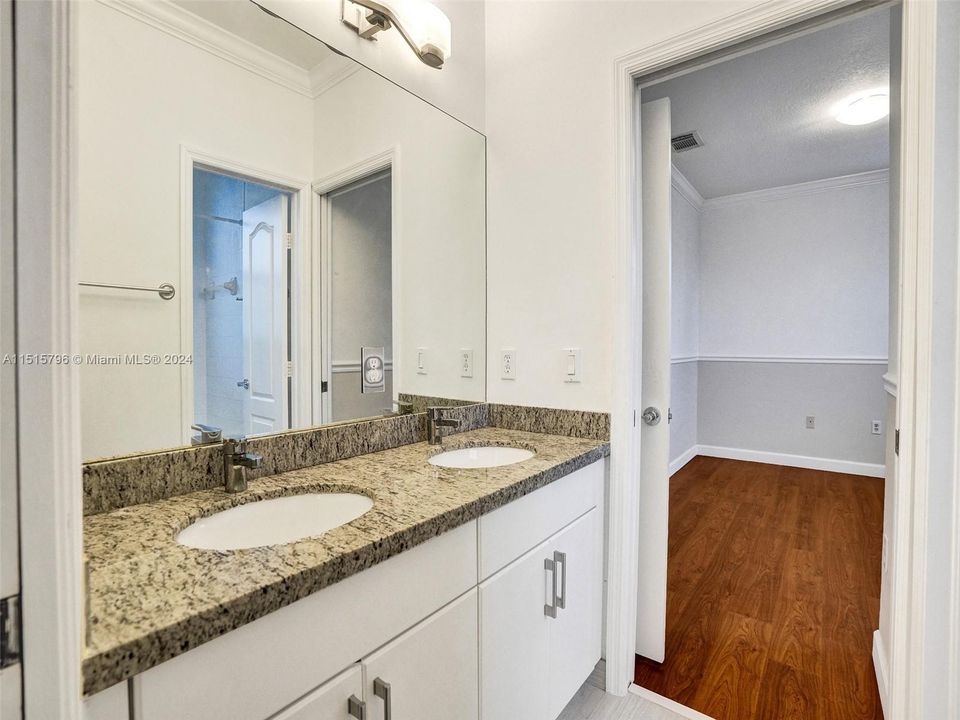 最近售出: $680,000 (4 贝兹, 3 浴室, 2306 平方英尺)