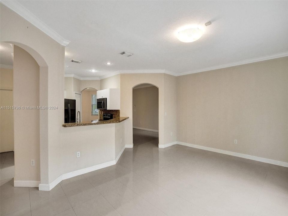 最近售出: $680,000 (4 贝兹, 3 浴室, 2306 平方英尺)