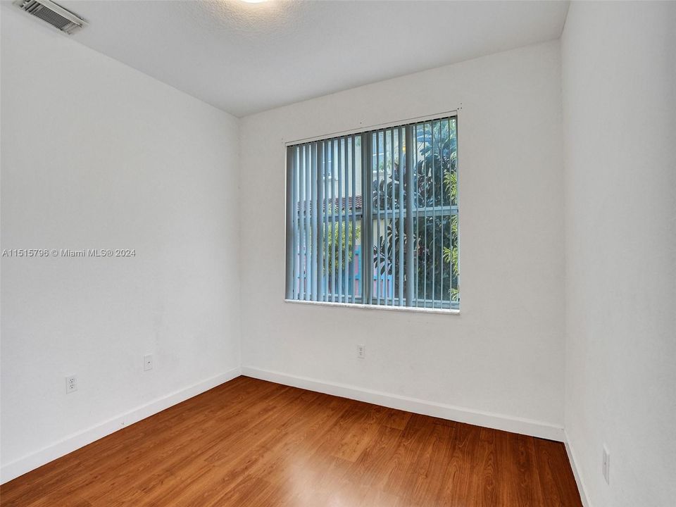 最近售出: $680,000 (4 贝兹, 3 浴室, 2306 平方英尺)