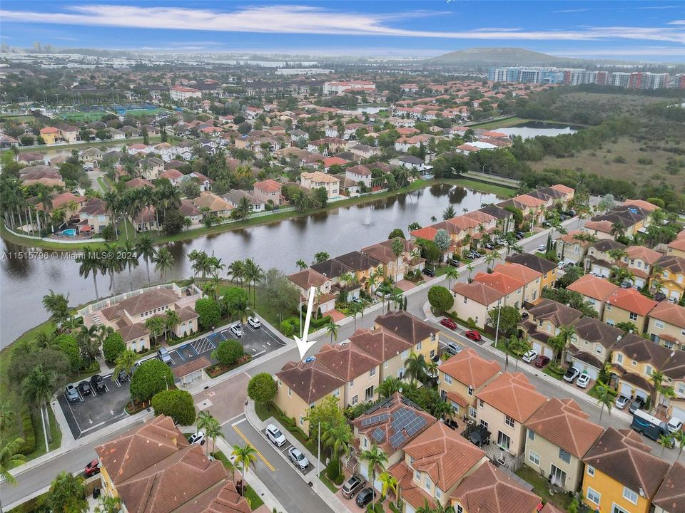 最近售出: $680,000 (4 贝兹, 3 浴室, 2306 平方英尺)