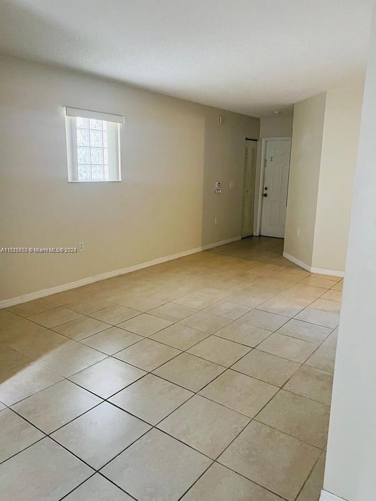 Recently Rented: $2,600 (3 beds, 2 baths, 1024 Square Feet)