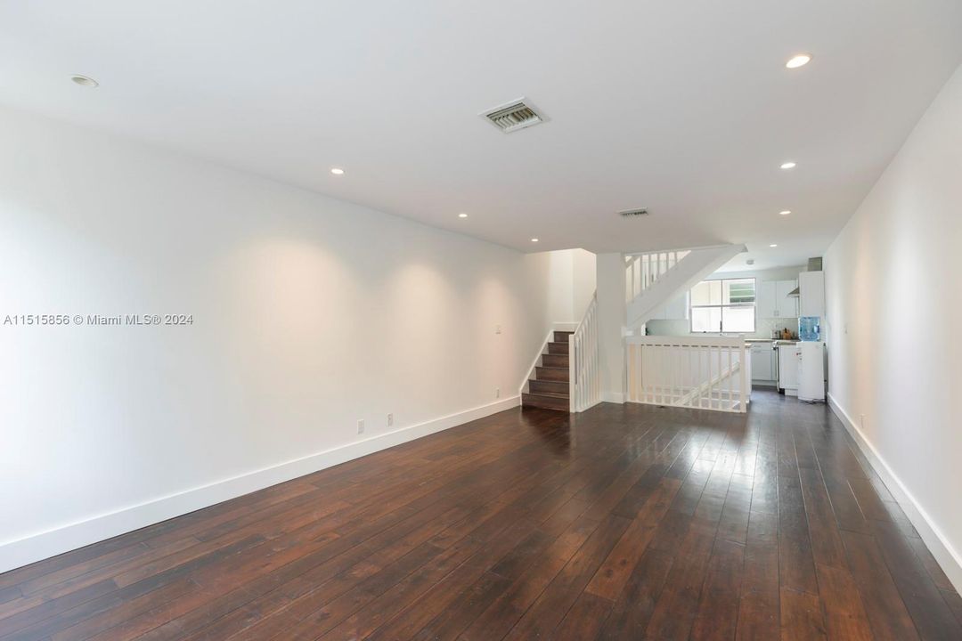 Recently Sold: $1,250,000 (3 beds, 2 baths, 1300 Square Feet)