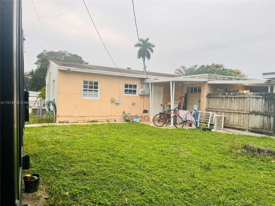 Recently Sold: $550,000 (3 beds, 2 baths, 1383 Square Feet)