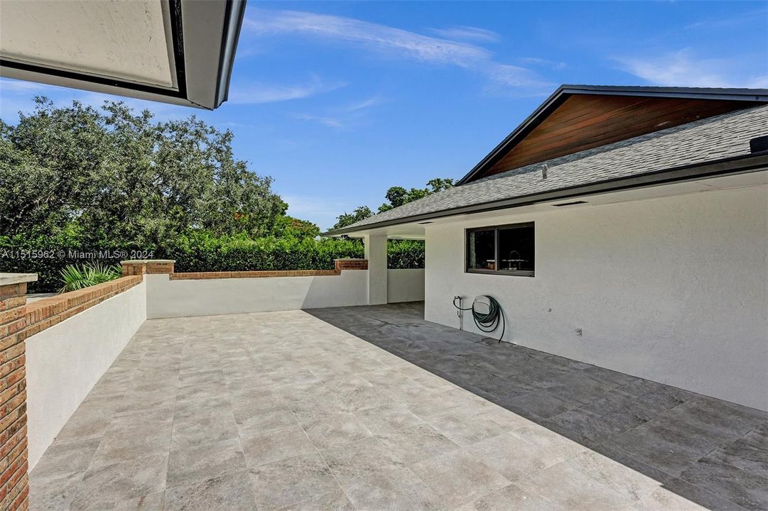 Front Patio / Courtyard