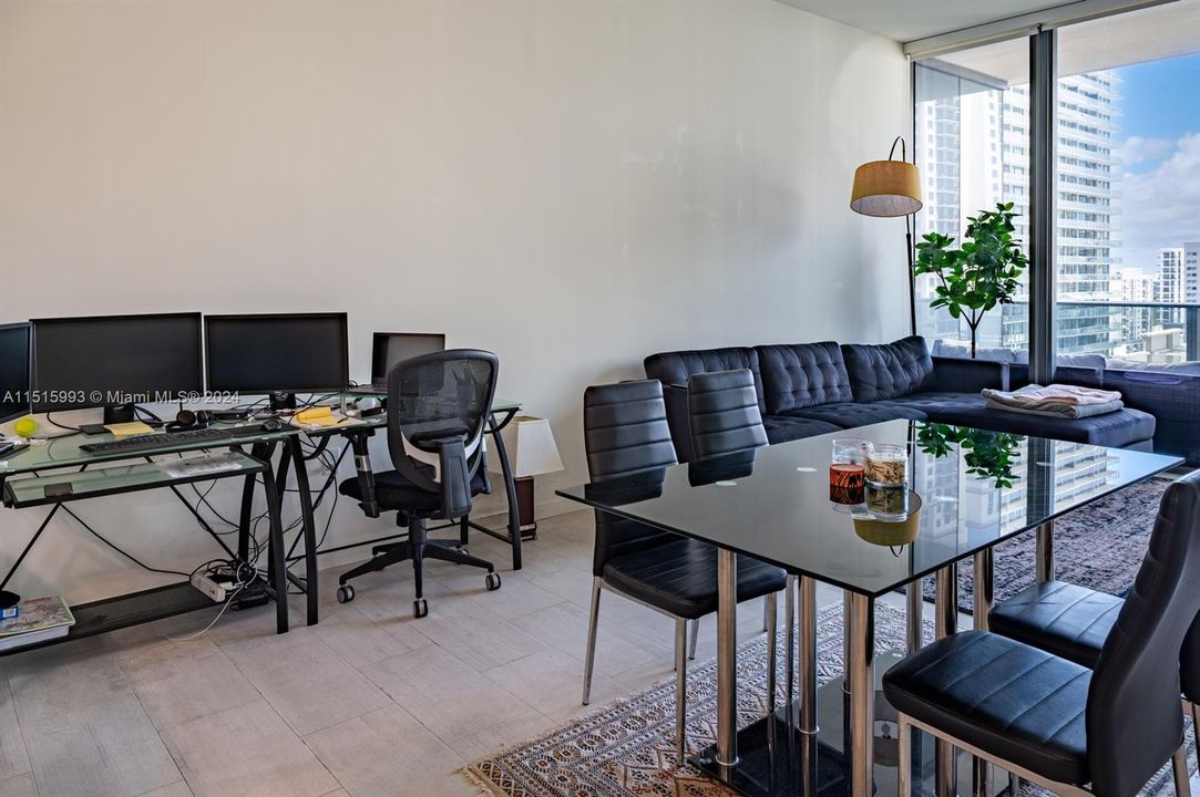 Recently Rented: $4,700 (1 beds, 1 baths, 820 Square Feet)