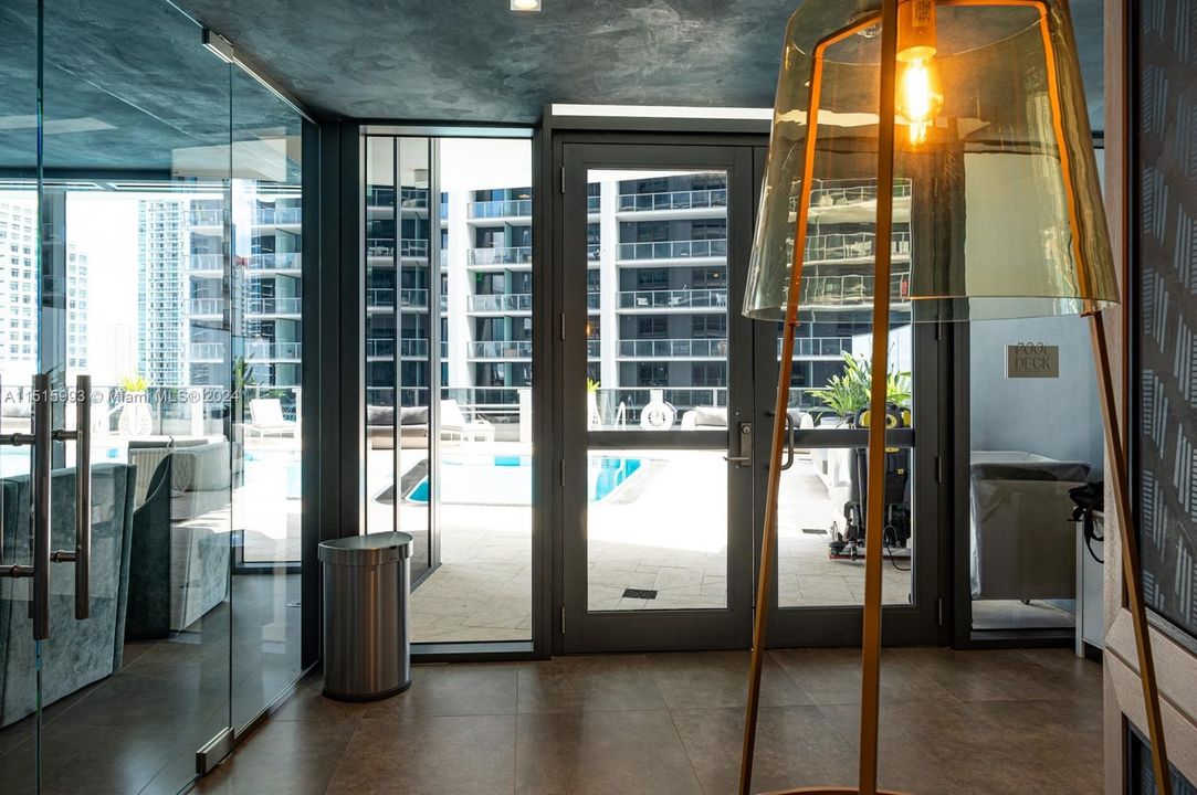 Recently Rented: $4,700 (1 beds, 1 baths, 820 Square Feet)