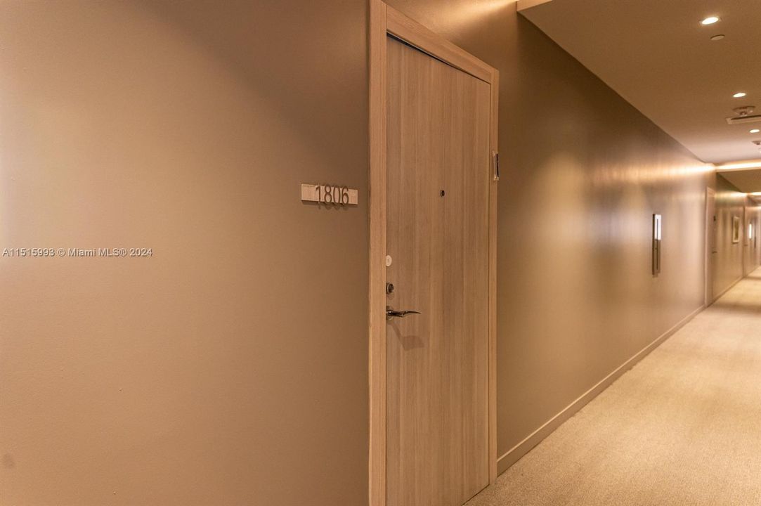 Recently Rented: $4,700 (1 beds, 1 baths, 820 Square Feet)