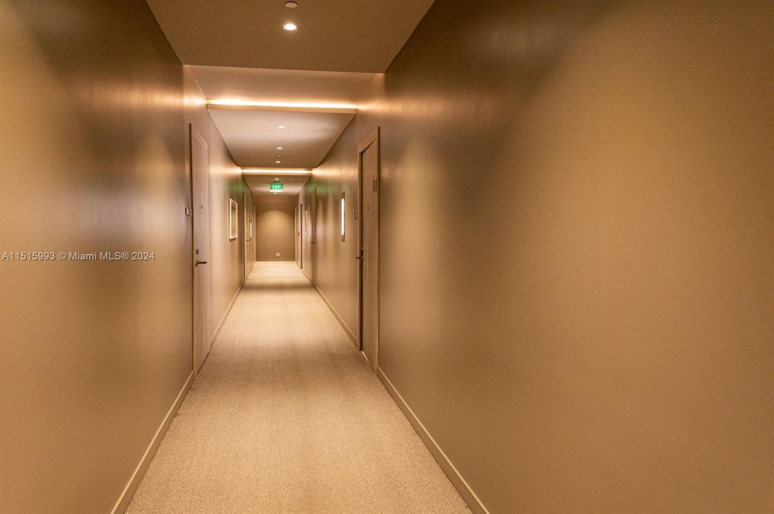 Recently Rented: $4,700 (1 beds, 1 baths, 820 Square Feet)