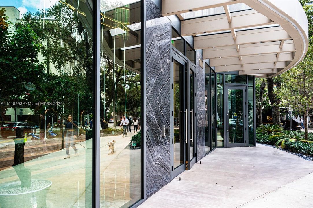 Recently Rented: $4,700 (1 beds, 1 baths, 820 Square Feet)