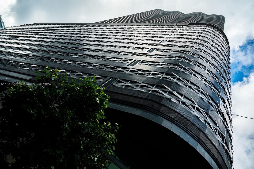 Recently Rented: $4,700 (1 beds, 1 baths, 820 Square Feet)