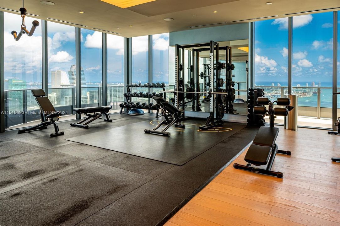 Recently Rented: $4,700 (1 beds, 1 baths, 820 Square Feet)