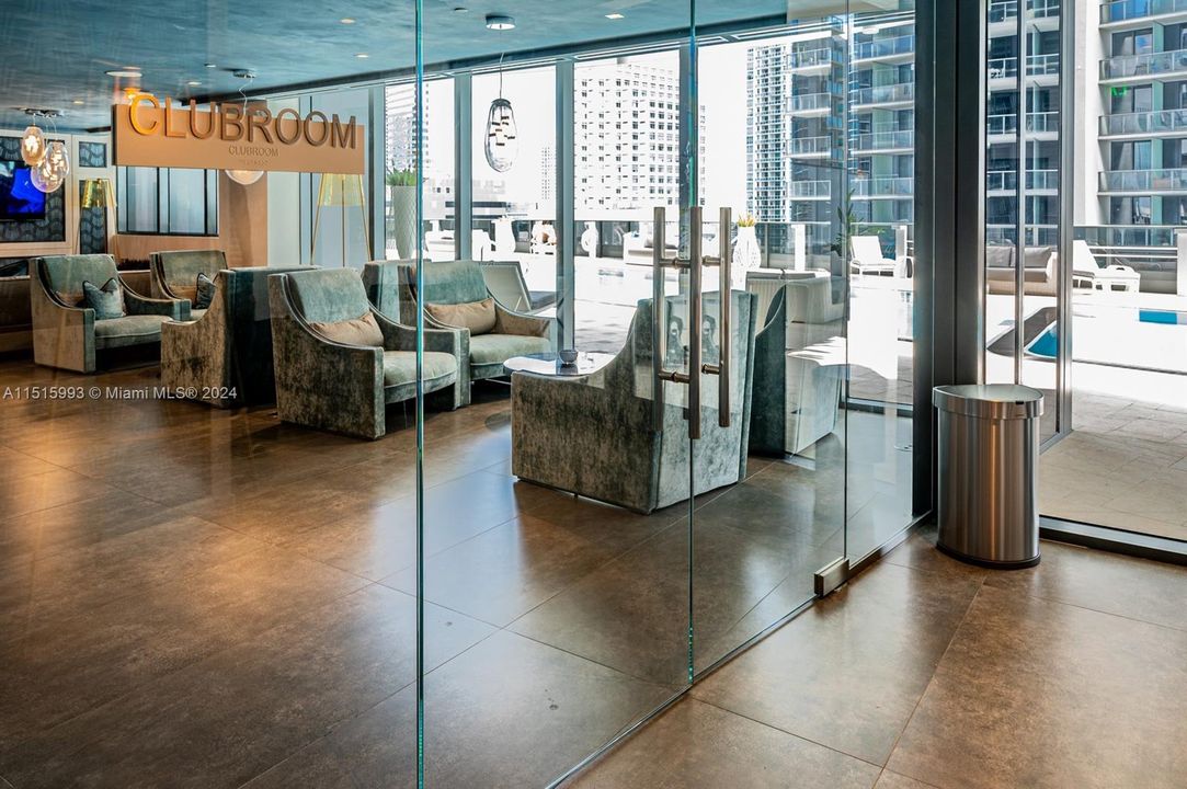 Recently Rented: $4,700 (1 beds, 1 baths, 820 Square Feet)