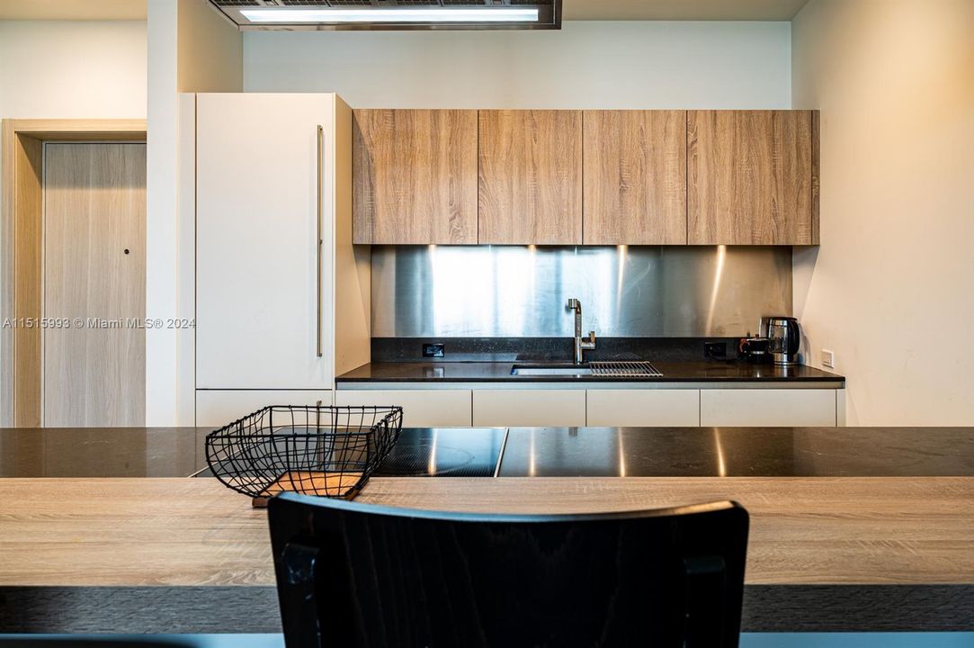 Recently Rented: $4,700 (1 beds, 1 baths, 820 Square Feet)