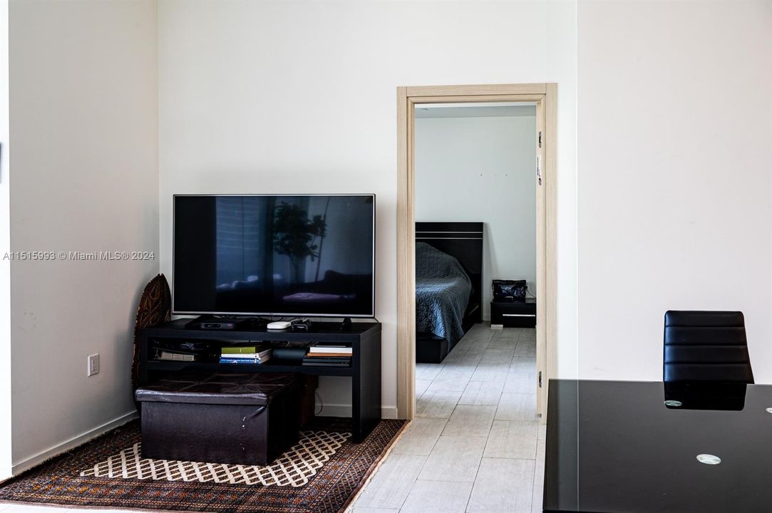 Recently Rented: $4,700 (1 beds, 1 baths, 820 Square Feet)