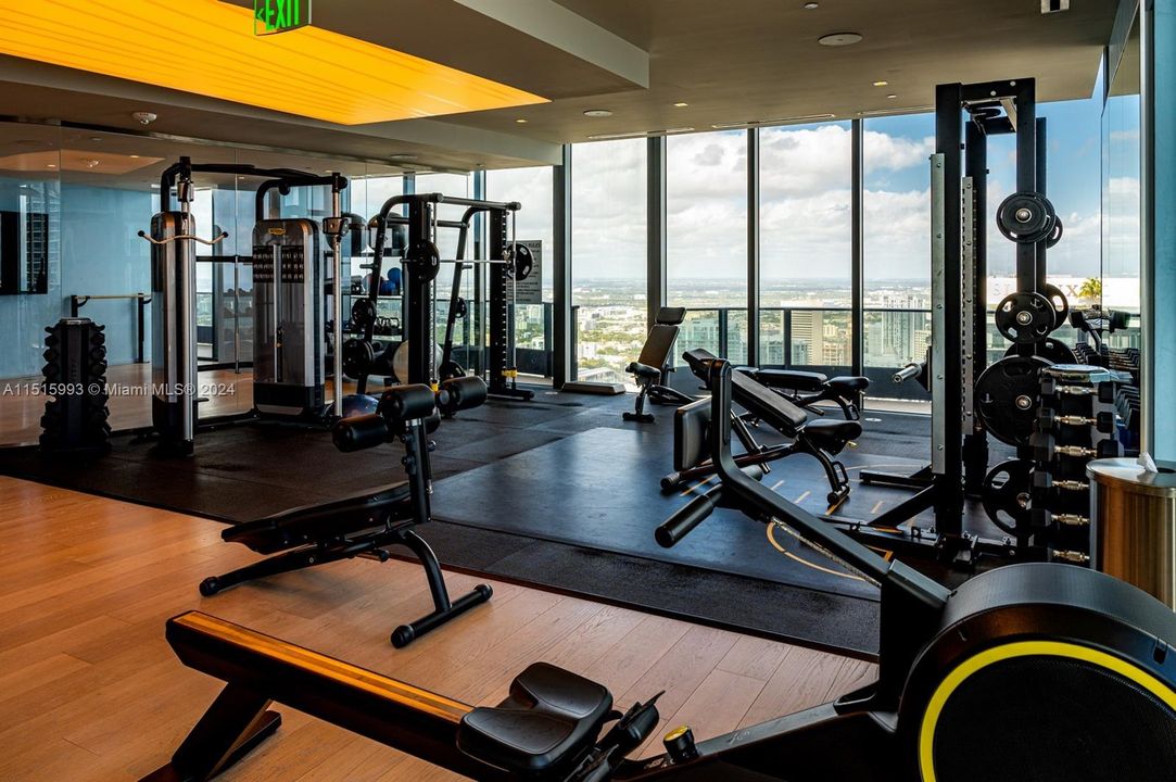 Recently Rented: $4,700 (1 beds, 1 baths, 820 Square Feet)