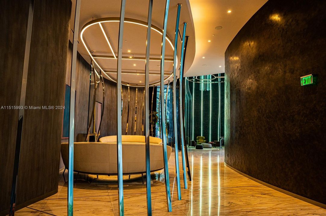 Recently Rented: $4,700 (1 beds, 1 baths, 820 Square Feet)