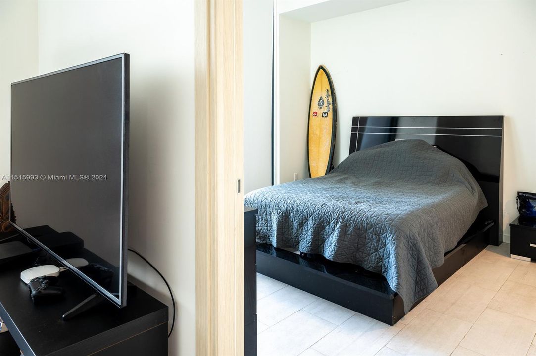 Recently Rented: $4,700 (1 beds, 1 baths, 820 Square Feet)