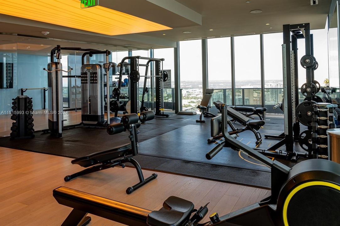 Recently Rented: $4,700 (1 beds, 1 baths, 820 Square Feet)